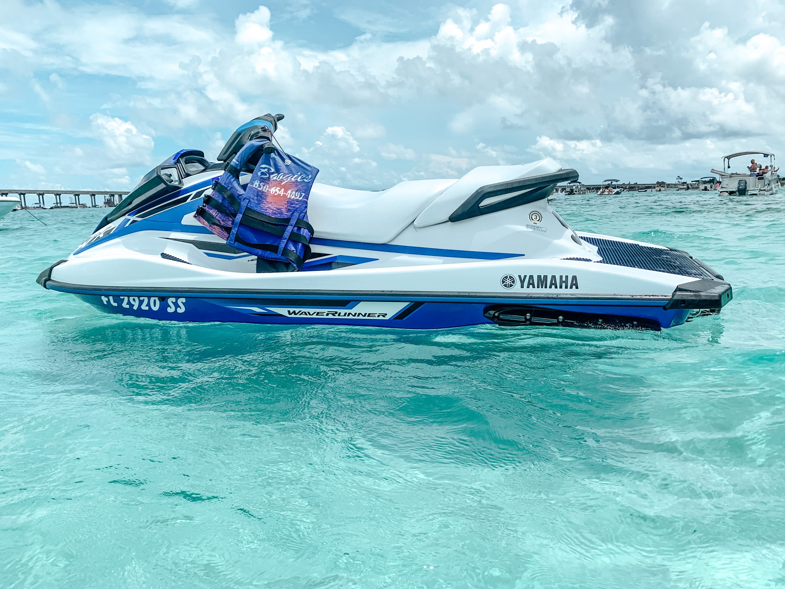 Lake Powell, Wave Runner Traveling with Justin
